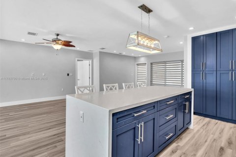 House in Dania Beach, Florida 2 bedrooms, 147.62 sq.m. № 1711414 - photo 15