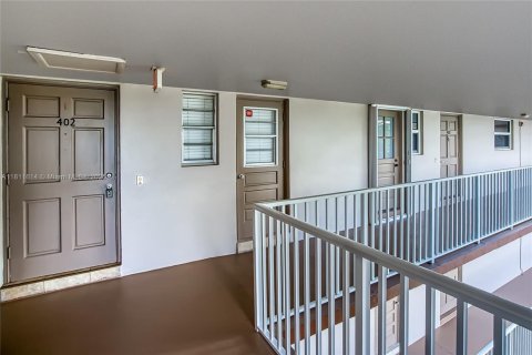 Condo in Davie, Florida, 2 bedrooms  № 1875396 - photo 27