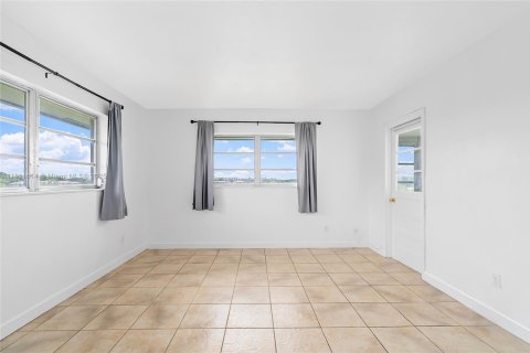 Condo in Davie, Florida, 2 bedrooms  № 1875396 - photo 8