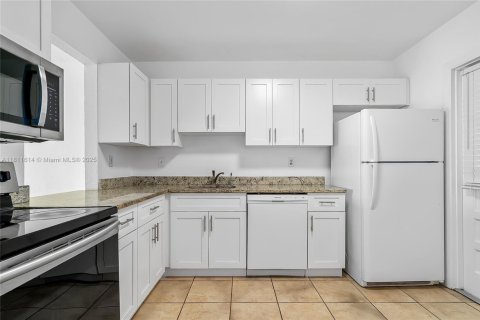 Condo in Davie, Florida, 2 bedrooms  № 1875396 - photo 19