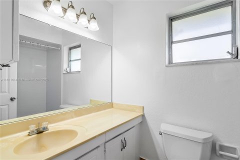 Condo in Davie, Florida, 2 bedrooms  № 1875396 - photo 11