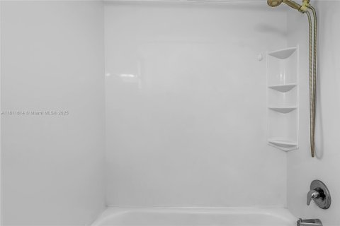 Condo in Davie, Florida, 2 bedrooms  № 1875396 - photo 12