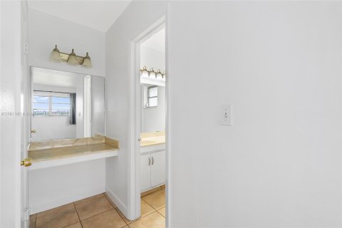 Condo in Davie, Florida, 2 bedrooms  № 1875396 - photo 10