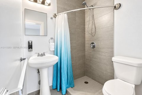 Купить коммерческую недвижимость в Хайалиа, Флорида 344.57м2, № 2436578 - фото 11