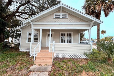 Commercial property in New Smyrna Beach, Florida 93.46 sq.m. № 2150432