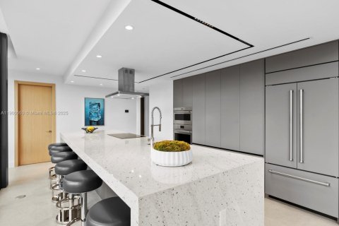 House in Miami Shores, Florida 5 bedrooms, 378.67 sq.m. № 1954033 - photo 24