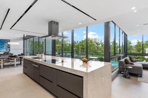 House in Miami Shores, Florida 5 bedrooms, 378.67 sq.m. № 1954033 - photo 28