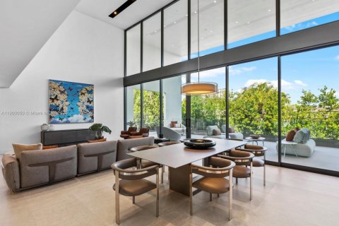 House in Miami Shores, Florida 5 bedrooms, 378.67 sq.m. № 1954033 - photo 17