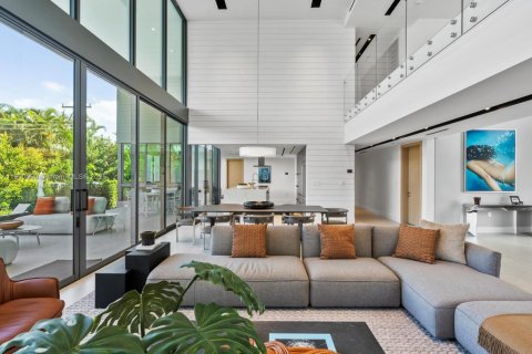 House in Miami Shores, Florida 5 bedrooms, 378.67 sq.m. № 1954033 - photo 18