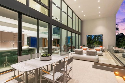 House in Miami Shores, Florida 5 bedrooms, 378.67 sq.m. № 1954033 - photo 5