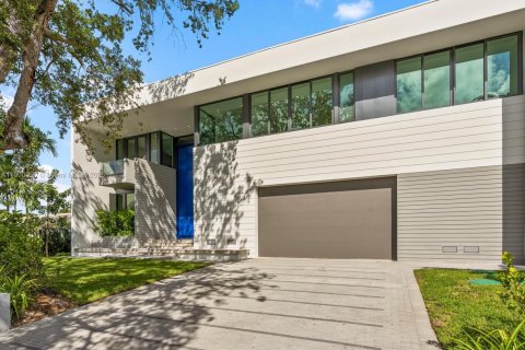 House in Miami Shores, Florida 5 bedrooms, 378.67 sq.m. № 1954033 - photo 8