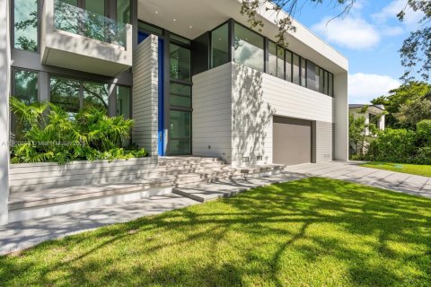 House in Miami Shores, Florida 5 bedrooms, 378.67 sq.m. № 1954033 - photo 9