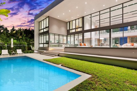 House in Miami Shores, Florida 5 bedrooms, 378.67 sq.m. № 1954033 - photo 7