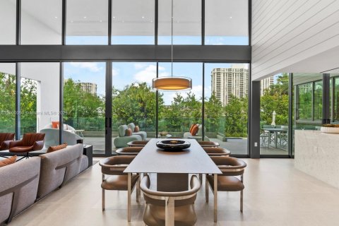 House in Miami Shores, Florida 5 bedrooms, 378.67 sq.m. № 1954033 - photo 19