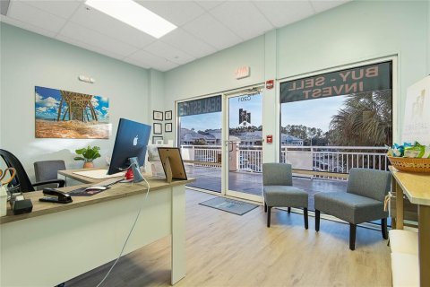 Propiedad comercial en alquiler en Palm Coast, Florida, 111.48 m2 № 1869061 - foto 3