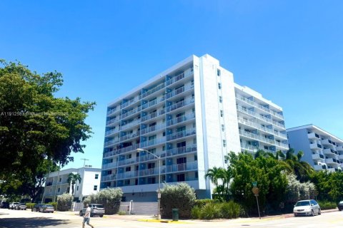 Copropriété à vendre à Miami Beach, Floride: 1 chambre, 65.03 m2 № 1968728 - photo 2