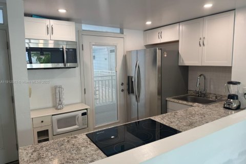 Copropriété à vendre à Miami Beach, Floride: 1 chambre, 65.03 m2 № 1968728 - photo 12