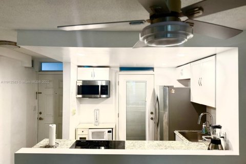 Copropriété à vendre à Miami Beach, Floride: 1 chambre, 65.03 m2 № 1968728 - photo 11