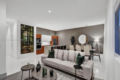 Townhouse in GALLERIA VILLAGES in Fort Lauderdale, Florida 3 bedrooms, 189.15 sq.m. № 1786898 - photo 1