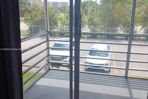 Снять в аренду кондоминиум в Уэст-Палм-Бич, Флорида 1 спальня, 63.55м2, № 1925613 - фото 9