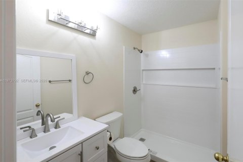 House in Tampa, Florida 3 bedrooms, 120.4 sq.m. № 2040183 - photo 19