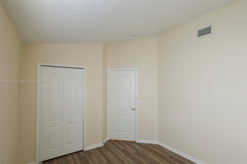 House in Tampa, Florida 3 bedrooms, 120.4 sq.m. № 2040183 - photo 17