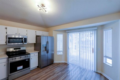 House in Tampa, Florida 3 bedrooms, 120.4 sq.m. № 2040183 - photo 8