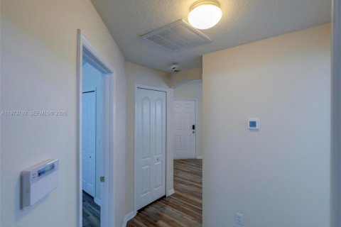 House in Tampa, Florida 3 bedrooms, 120.4 sq.m. № 2040183 - photo 21