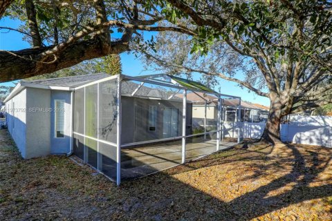 House in Tampa, Florida 3 bedrooms, 120.4 sq.m. № 2040183 - photo 28