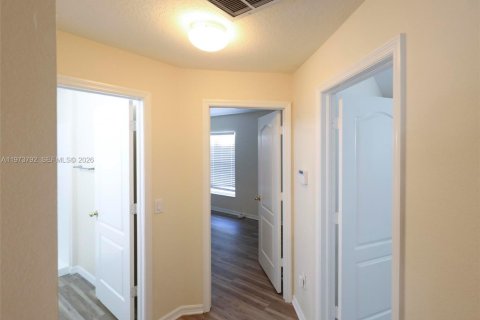 House in Tampa, Florida 3 bedrooms, 120.4 sq.m. № 2040183 - photo 16