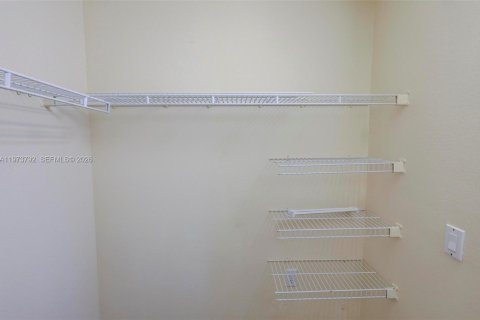 House in Tampa, Florida 3 bedrooms, 120.4 sq.m. № 2040183 - photo 14