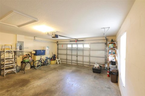 House in Tampa, Florida 3 bedrooms, 120.4 sq.m. № 2040183 - photo 30