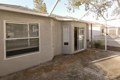 House in Tampa, Florida 3 bedrooms, 120.4 sq.m. № 2040183 - photo 25