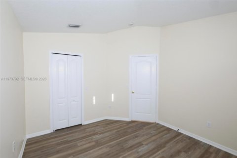 House in Tampa, Florida 3 bedrooms, 120.4 sq.m. № 2040183 - photo 24