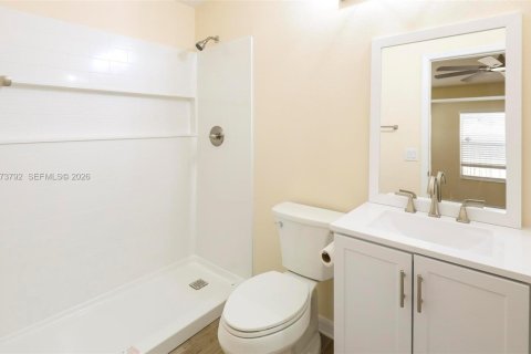 House in Tampa, Florida 3 bedrooms, 120.4 sq.m. № 2040183 - photo 13