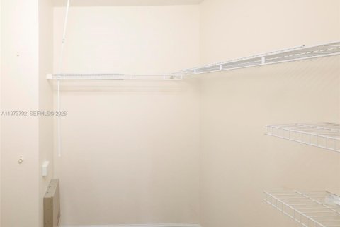 House in Tampa, Florida 3 bedrooms, 120.4 sq.m. № 2040183 - photo 15