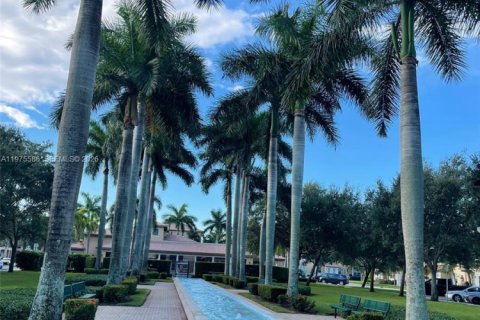 Townhouse in Pembroke Pines, Florida 2 bedrooms, 127.09 sq.m. № 2038514 - photo 8