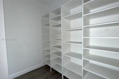 Townhouse in Pembroke Pines, Florida 2 bedrooms, 127.09 sq.m. № 2038514 - photo 30