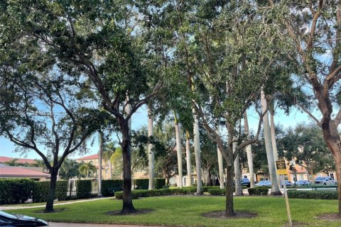 Townhouse in Pembroke Pines, Florida 2 bedrooms, 127.09 sq.m. № 2038514 - photo 6