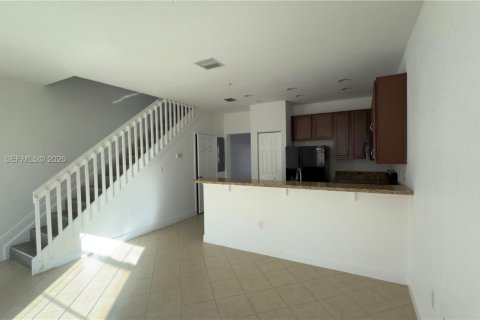 Townhouse in Pembroke Pines, Florida 2 bedrooms, 127.09 sq.m. № 2038514 - photo 14