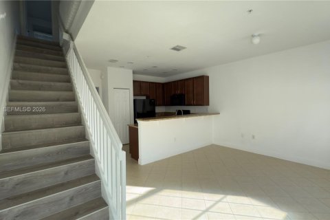 Townhouse in Pembroke Pines, Florida 2 bedrooms, 127.09 sq.m. № 2038514 - photo 22