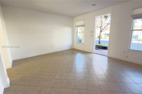 Townhouse in Pembroke Pines, Florida 2 bedrooms, 127.09 sq.m. № 2038514 - photo 12
