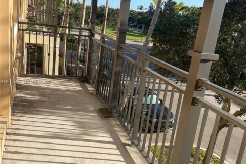 Townhouse in Pembroke Pines, Florida 2 bedrooms, 127.09 sq.m. № 2038514 - photo 3