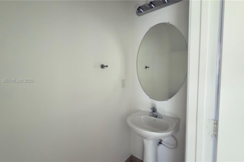 Townhouse in Pembroke Pines, Florida 2 bedrooms, 127.09 sq.m. № 2038514 - photo 18