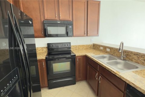 Townhouse in Pembroke Pines, Florida 2 bedrooms, 127.09 sq.m. № 2038514 - photo 17