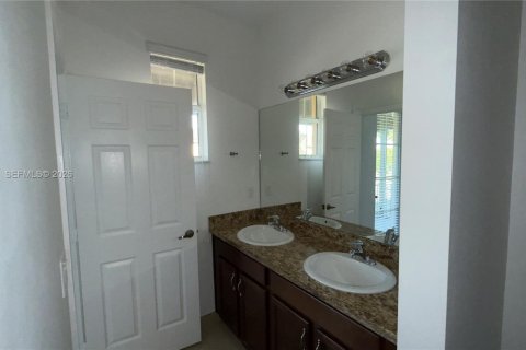 Townhouse in Pembroke Pines, Florida 2 bedrooms, 127.09 sq.m. № 2038514 - photo 27
