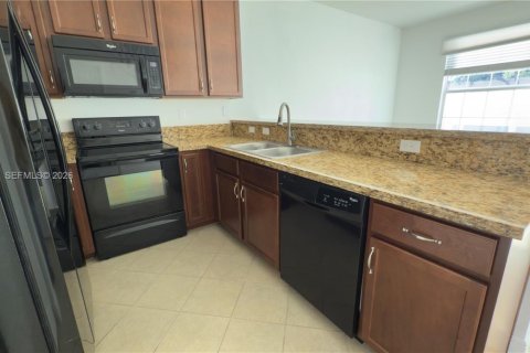 Townhouse in Pembroke Pines, Florida 2 bedrooms, 127.09 sq.m. № 2038514 - photo 16