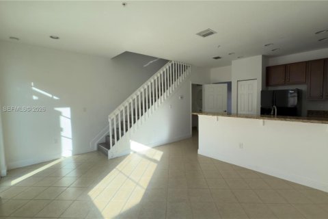 Townhouse in Pembroke Pines, Florida 2 bedrooms, 127.09 sq.m. № 2038514 - photo 21