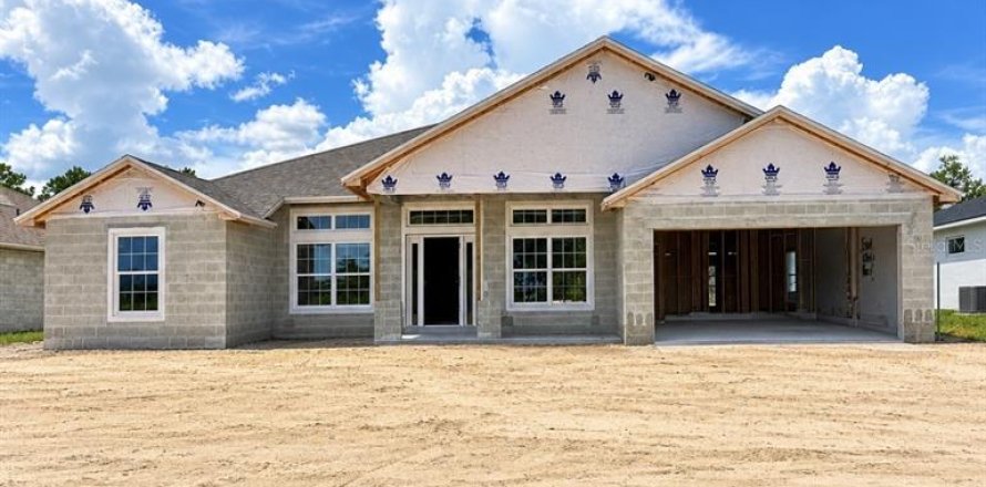 Villa ou maison à Dunnellon, Floride 4 chambres, 201.51 m2 № 2129054