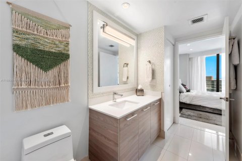 Condo in Miami, Florida, 2 bedrooms № 1934539 - photo 16
